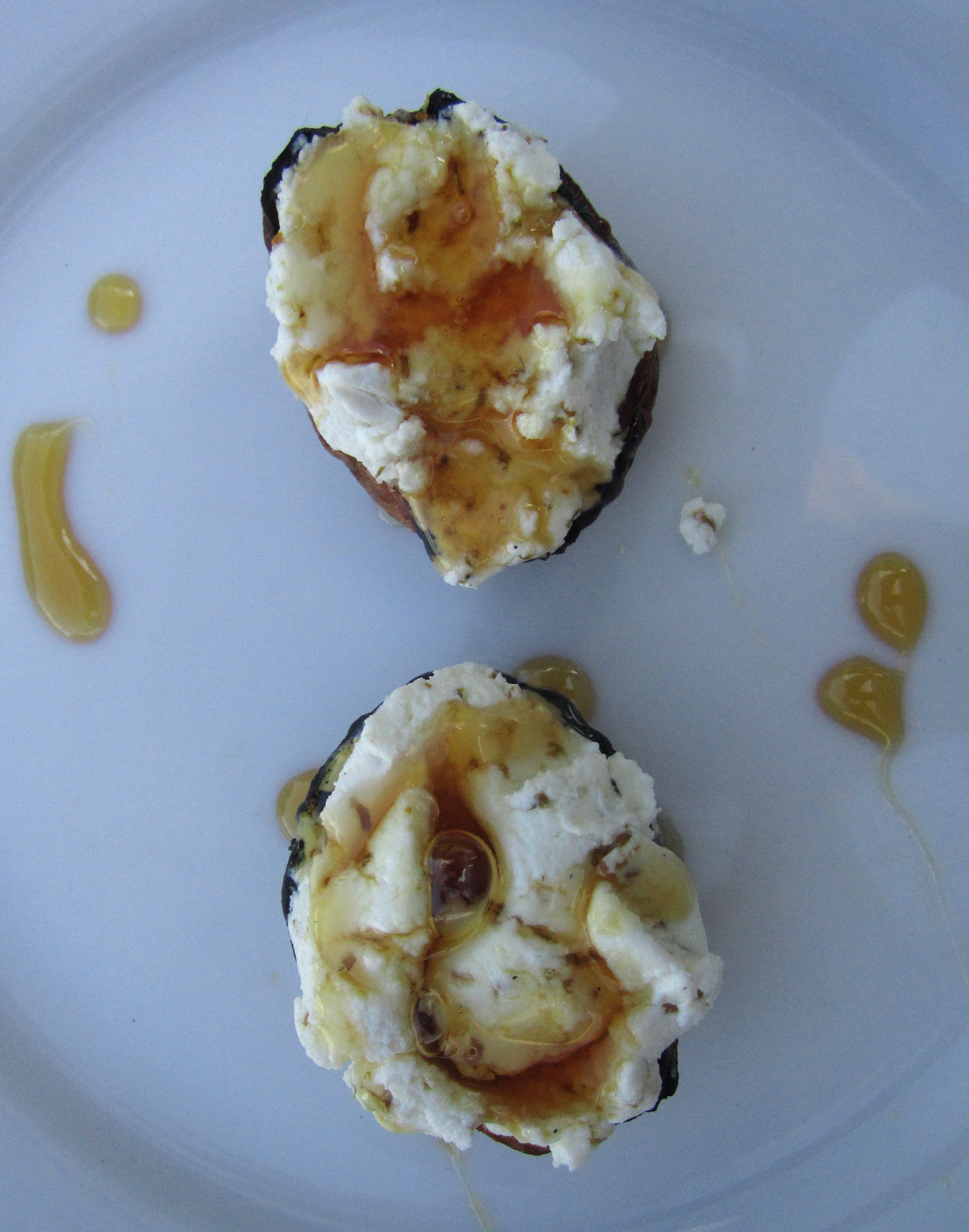 Figs Stuffed With Goat Cheese and Fennel Pollen